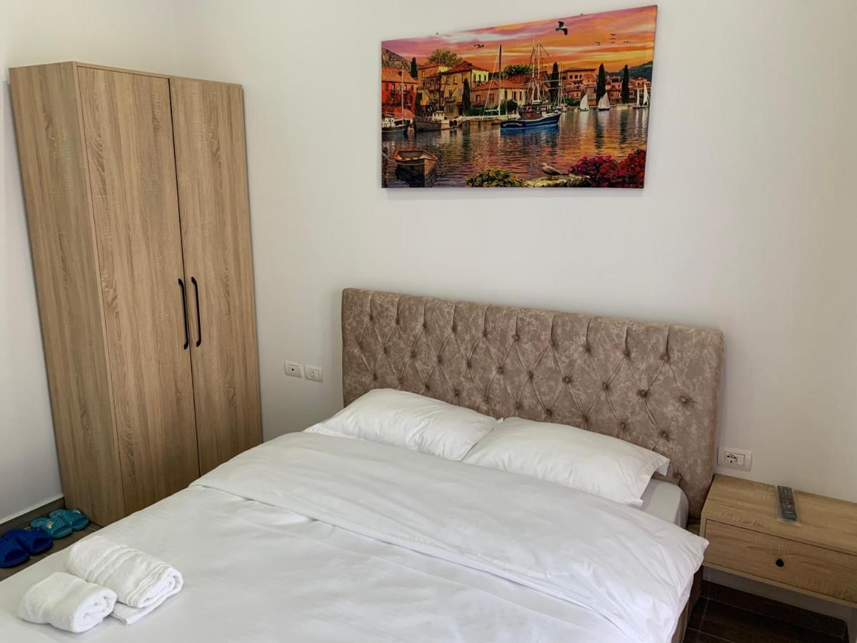 Hotel Restaurant Deso Shijak ภายนอก รูปภาพ