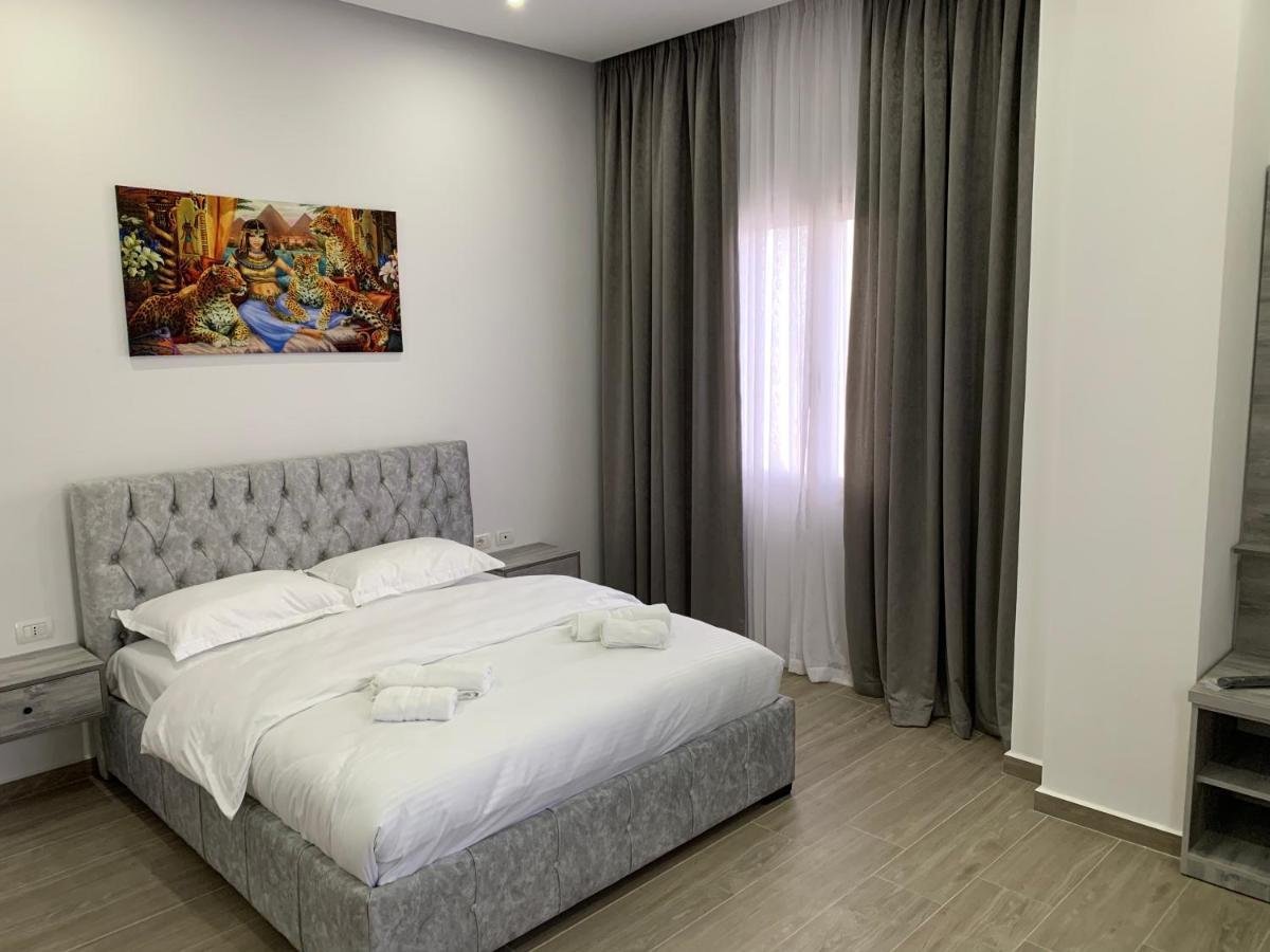 Hotel Restaurant Deso Shijak ภายนอก รูปภาพ